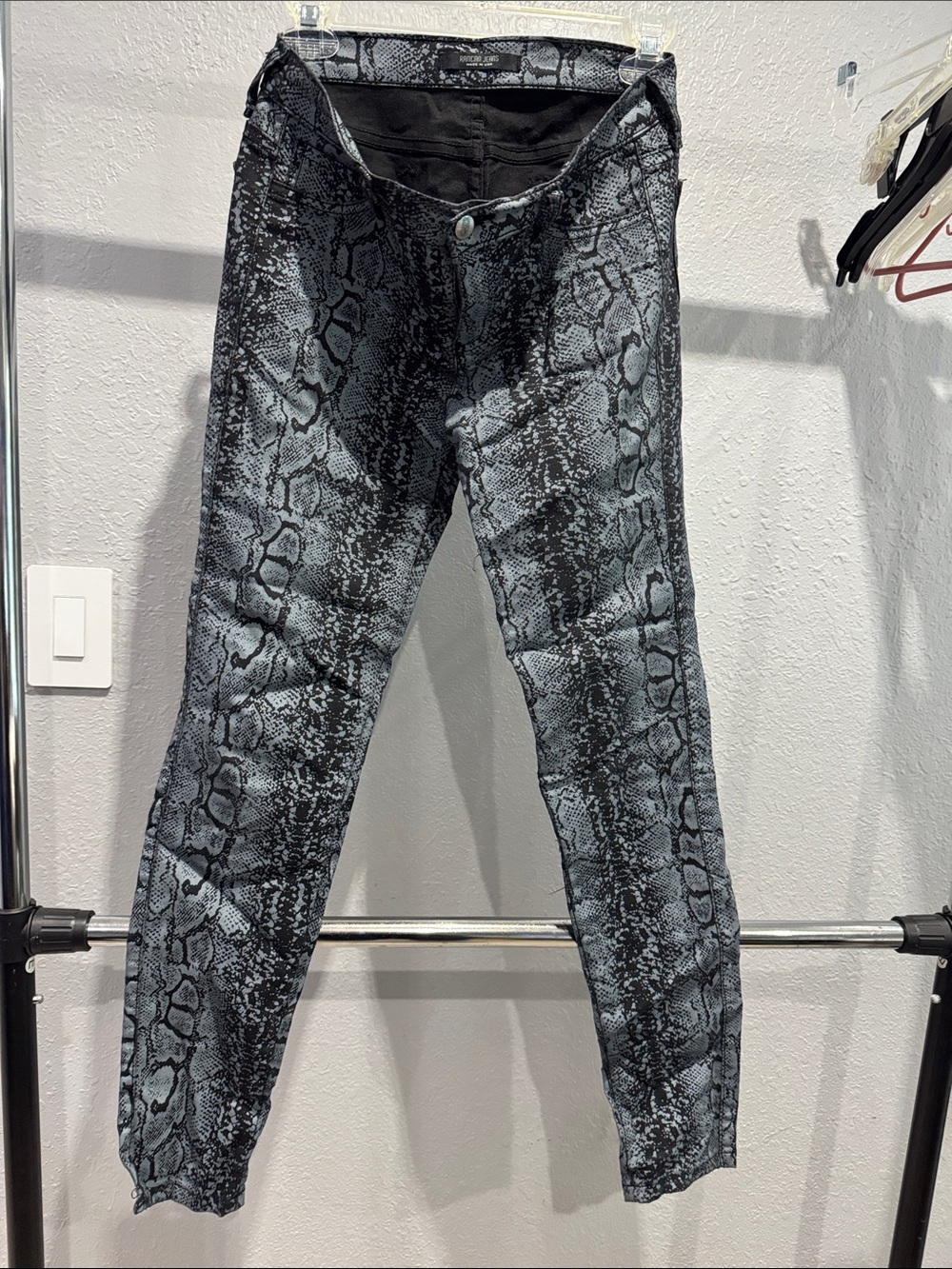 KanCan Black Snake-Print Skinny Jeans